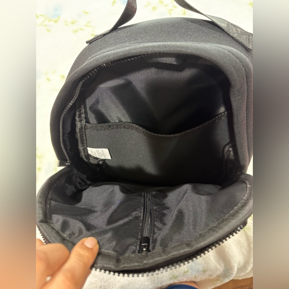 Alo Yoga Black Backpack - Picture 4 of 7